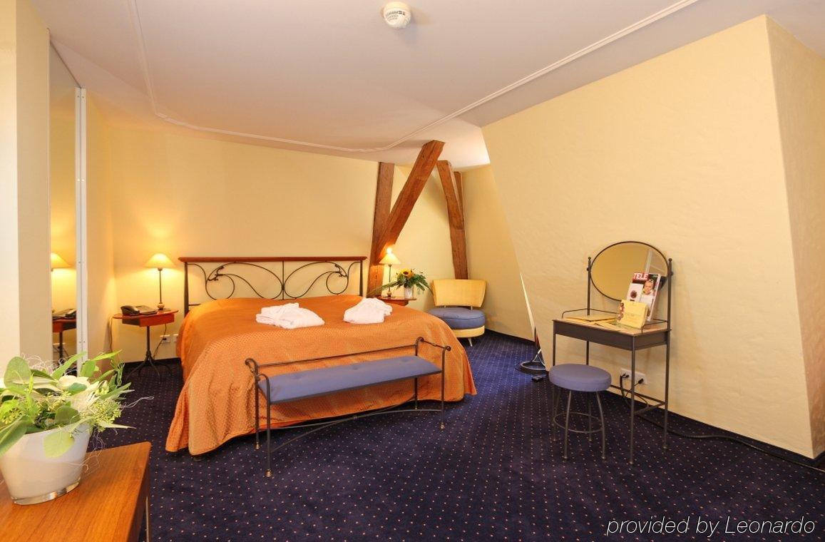 Hotel Schloss Hünigen Konolfingen Zimmer foto